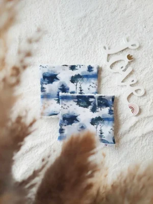 Snood en fausse fourrure motif "Paysage d'Hiver", doux et chaud, avec un design inspiré de la nature hivernale.
